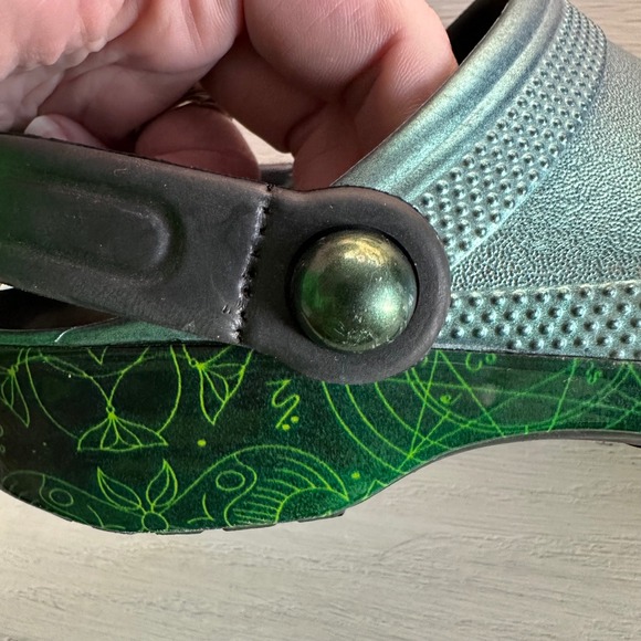 Crocs Classic Clog "Wicked" The Wizard of Oz Metallic Green Size 4 M 6 W - Picture 2 of 10